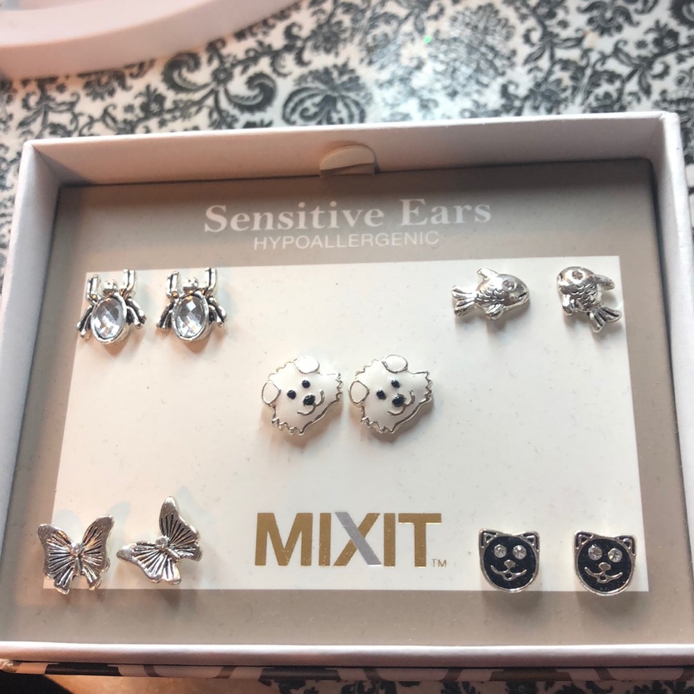 Hypoallergenic animal style earrings - Picture 1 of 1